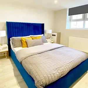  Apartment Perfect Location- 5 Minutes From Tower Bridge ! 8 Minutes Walk From Tube