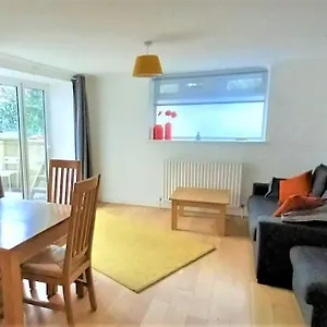 2 Bedroom Victorian Garden Flat Appartement