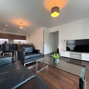  Apartment Modern 2br 2ba Wparking Sleeps 6 Comfortably