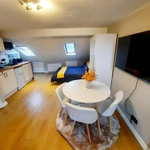  Apartment Alross Flat / Private Bathroom