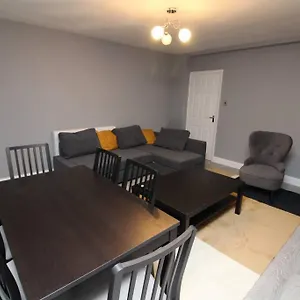 Modern 2 Bed Close To City Londra