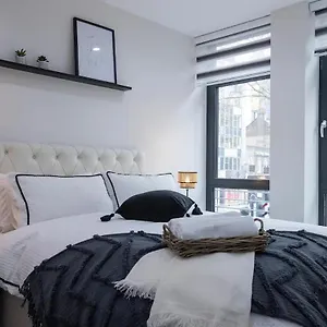 Chapel House Apartamento