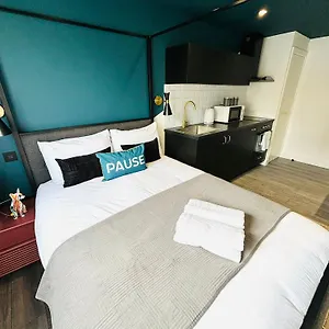 31 Studio, Ideal For Tourists Locations Pensión