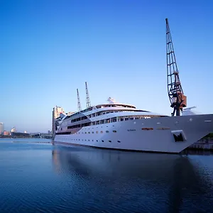 Sunborn Yacht Отель